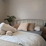 1Bd Apartment With Balcony In Hoxton - Zone 1